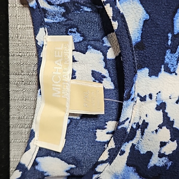 MICHEAL KORS COLD SHOULDER BLOUSE IN NAVY & WHITE SIZE PXL - Picture 4 of 8